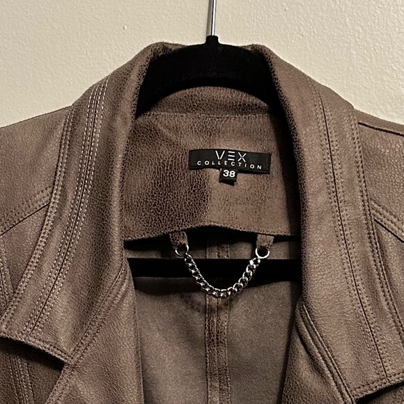Beautiful taupe/beige Vex jacket. Size 38. Purchased at Melanie Lyne. - Picture 4 of 4